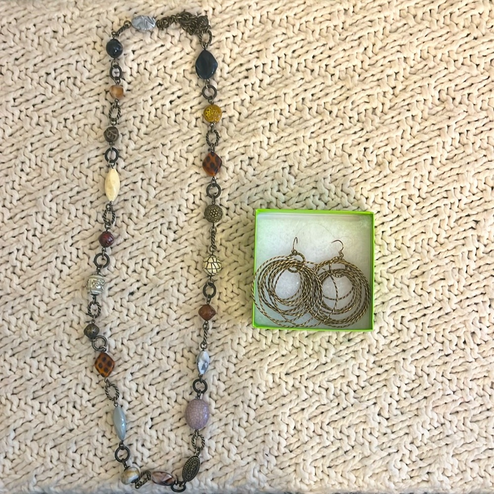 Beautiful Necklace and Earring Set - Picture 1 of 4